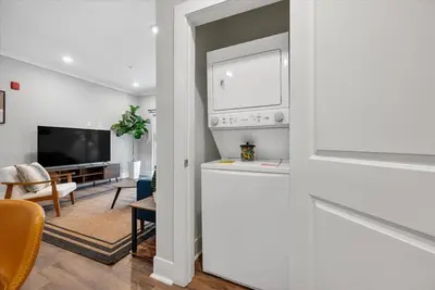 Image de Chic 2-bedroom apartment with Ac, fitness room, pool - C