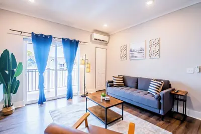 Image de Elegant 2-bedroom apartment with Ac, fitness room, pool - B