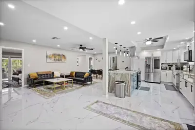 Palm Paradise Private Heated Pool Home Fully Fanced 1Acre\n\n