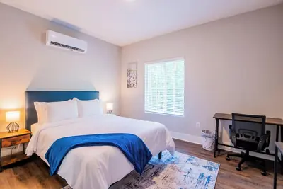 Image de Elegant 2-bedroom apartment with Ac, fitness, pool - C