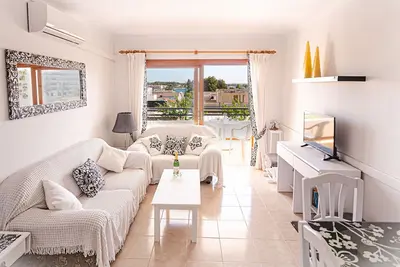 Image de Appartement 'Sol - Serenity Sands' avec balcon, Wi-Fi et climatisation