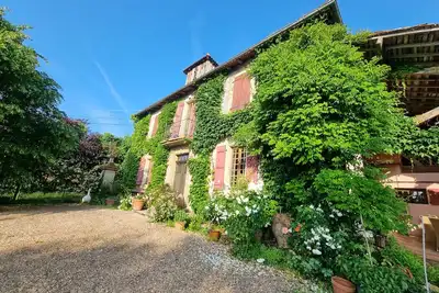 Image de La Maison des Roses – Havre de charme en Gascogne avec piscine chauffée & jardin fleuri