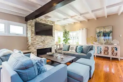 Image de California Oasis Awaits: Relax in Style at J St Retreat - #3474
