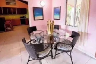 Image de Quiet cozy flat in the centre of the island.