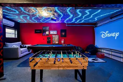 Las Olas Getaway Pool, Bbq, Mini Golf & Game Room