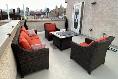 Image de Spacious 4-bedroom house with Roof Deck Hot Tub and attached Garage