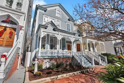 Image de Luxurious Victorian Manor w/ Private Pool + Parking by Lucky Savannah