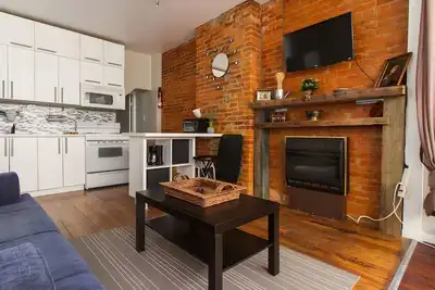 Image de Le Chic Studio with W/D, Ac, Private Patio, and fast WiFi in superb Fishtown