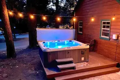 Image de Big Bear Lake Cabin | Hot Tub | Zoo | Dog Friendly