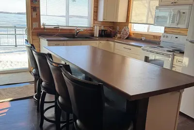 Image de Cozy 2-bedroom cabin located on Big Cormorant Lake in Lake Park with WiFi, Ac