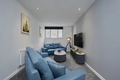 Image de Maison-Élite-Salle de bain privée séparée-Vue sur la cour-Elegant