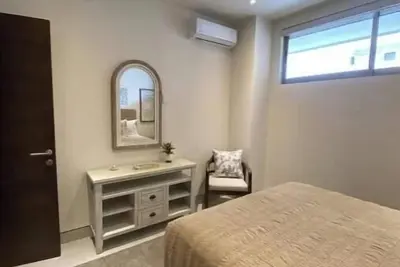 Image de High End 3/3 New Central condo