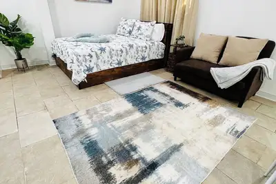 Image de Cozy and Spacious Studio with Ac and WiFi only 12 Min away from Ft Lau Airport