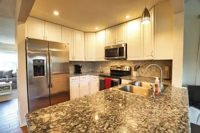 New - 3 King Size Beds - Screened in Pool - Grill - 7 Minutes to Manasota Key!