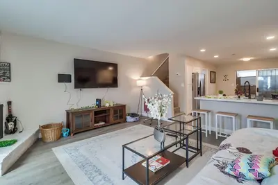Image de 3br/1. 5Bth Home w King Bed, Crib, near Bay/Beach