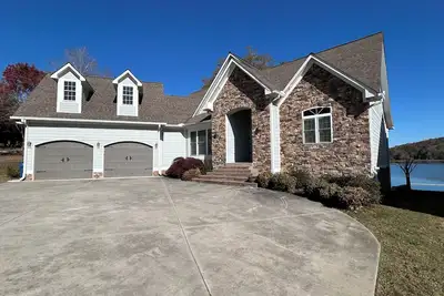 Image de Lakefront Family Retreat - Mill Creek at Beautiful Lake Guntersville