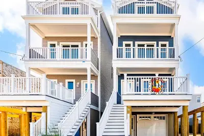 Image de Beach Block! Brand New 2800+ sq ft 5 Br / 4 Bath w/ Themed Bedrooms and Arcade!