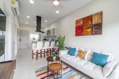 Image de Stylish 2 Br Condo w/ Balcony + Rooftop Pool