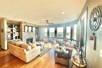 Image de New Listing! Bridges Bay Condo - Newport #404