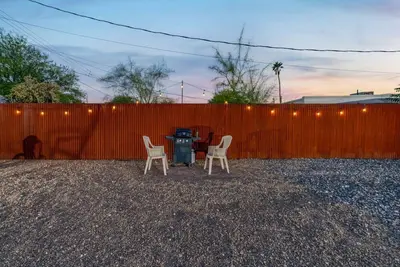 Image de House & Casita / 2 Br 2 Ba / Near U of A / Fenced