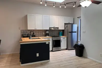 Image de Charming 2-bedroom townhome with Ac, WiFi in terrific Albuquerque