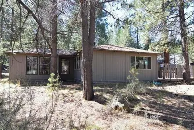 Image de Pet Friendly Home, 3 Bedrooms & 3 Baths, Steps to Sharc with 8 Passes