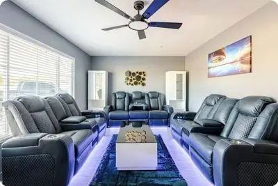 Spacious 5-bedroom house in marvelous Phoenix with Ac, WiFi