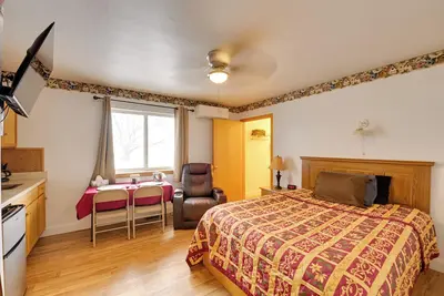 Image de Walk to Golf Course: Cozy Malta Studio!