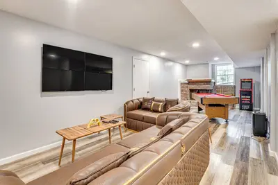 Image de 11 Mi to Dtwn Birmingham: Home w \/ Pool Table!