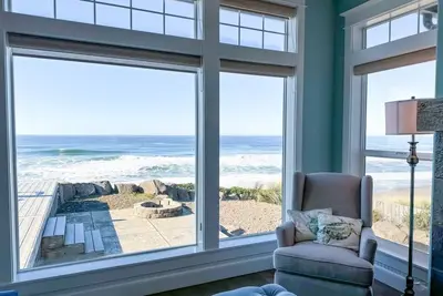 Image de Oceanfront Escape. Cozy & Modern Beach House. Sleeps 10