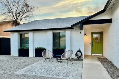 Image de Modern Chandler Retreat ~ Centrally Located ~ Dog Friendly