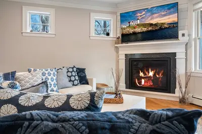 Image de Luxurious 6br w GuestHouse - FirePit - ChefsKitchen - 5MinsToDockSquare - Slps14