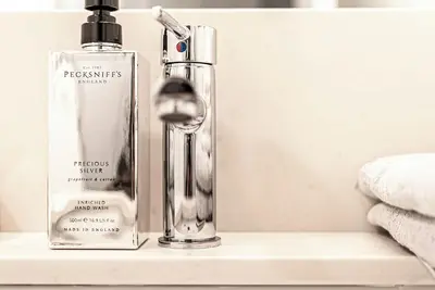 Image de 1 Bedroom 1 Bathroom - This is a Jr. Compact luxury suite \"Ashwood\"