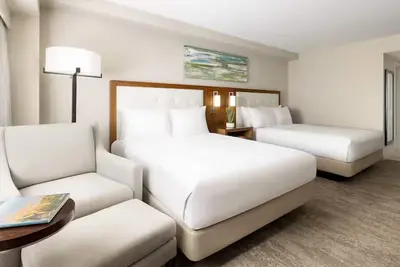 Image de Scenic Hotel Room with Mountain Views, 2 Family-Ready Rooms w/ Pool Access
