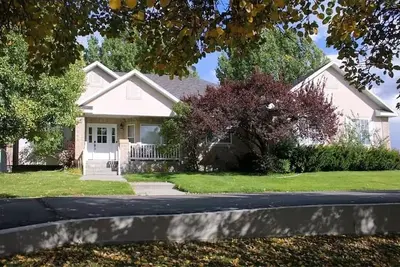 Image de Spacious 5-bedroom home away from home in enjoyable Heber City Utah.