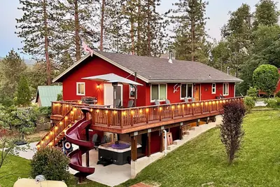 Image de Charming home w/jacuzzi, hiking trails, games, near sandy beaches in Bass Lake!