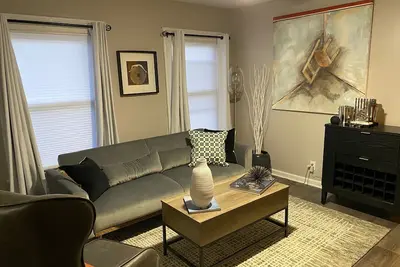 Image de Charming Wooster Square flat - Walk to Pizza & Yale! - Free Parking & Laundry