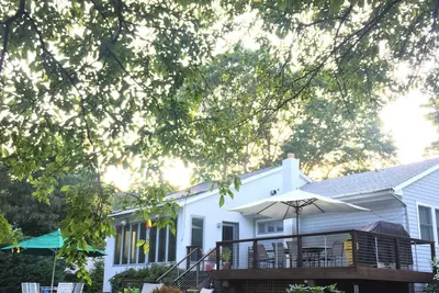 Image de Stunning 5 Br Family Retreat perfect for entertaining w/pool, hot tub, sauna