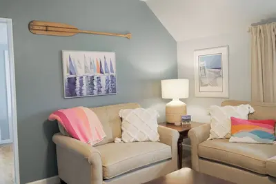 Image de Beachy 3-bedroom upper with WiFi and Ac minutes from Lake Michigan