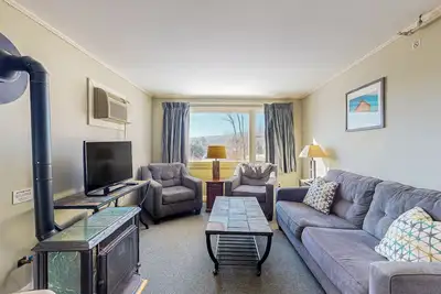 Image de Mountain View condo w/ in-unit sauna, at ski shuttle stop, shared pool & gym