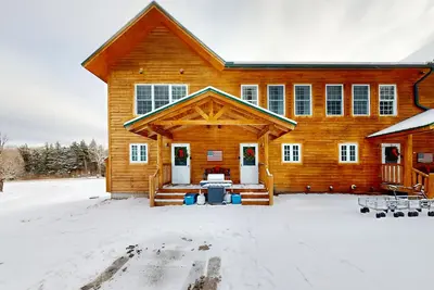 Image de Cozy dog-friendly condo w/ mtn views, deck, grill, fireplace, firepit, cornhole