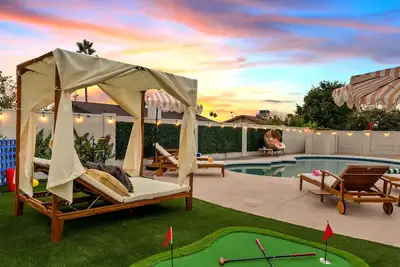Image de Boho Paradise - Fridge Stocking + Sleeps 12 + Pool & Hot Tub + Family Friendly!