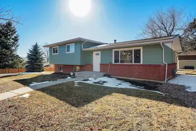 Image de Crestpoint Court! Multi-Level, Near Uccs & Bbq