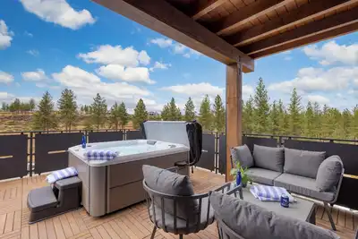 Image de Aerie Stylish 6 Unit Buyout | 15bdr Near Downtown | Mountain Views + Hot Tub