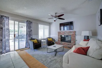 Image de Charming Retreat on Elmhurst Drive - Perfect for Your Next Getaway Awaits #41613