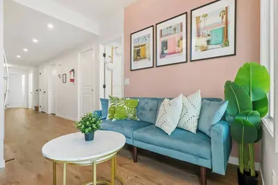 Image de This house is a 2 bedroom(s), 1 bathrooms, located in Calgary, Ab.