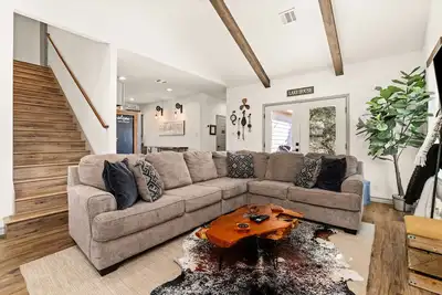 Image de Gameroom | CoffeeBar | Firepit | HotTub + Views!