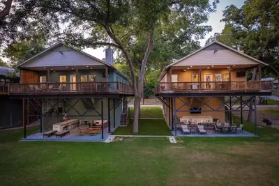 Image de Waterfront | Two Houses| Sleeps 24!