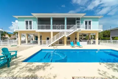 Image de Coco4Fun New Luxury Canal Front with Pool/Spa/Dock