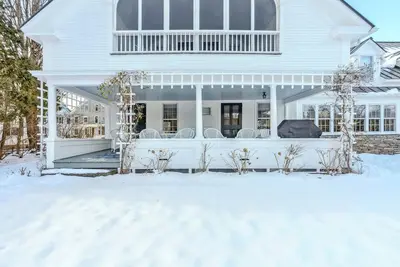 Image de Historic Riverside Retreat in Woodstock Village